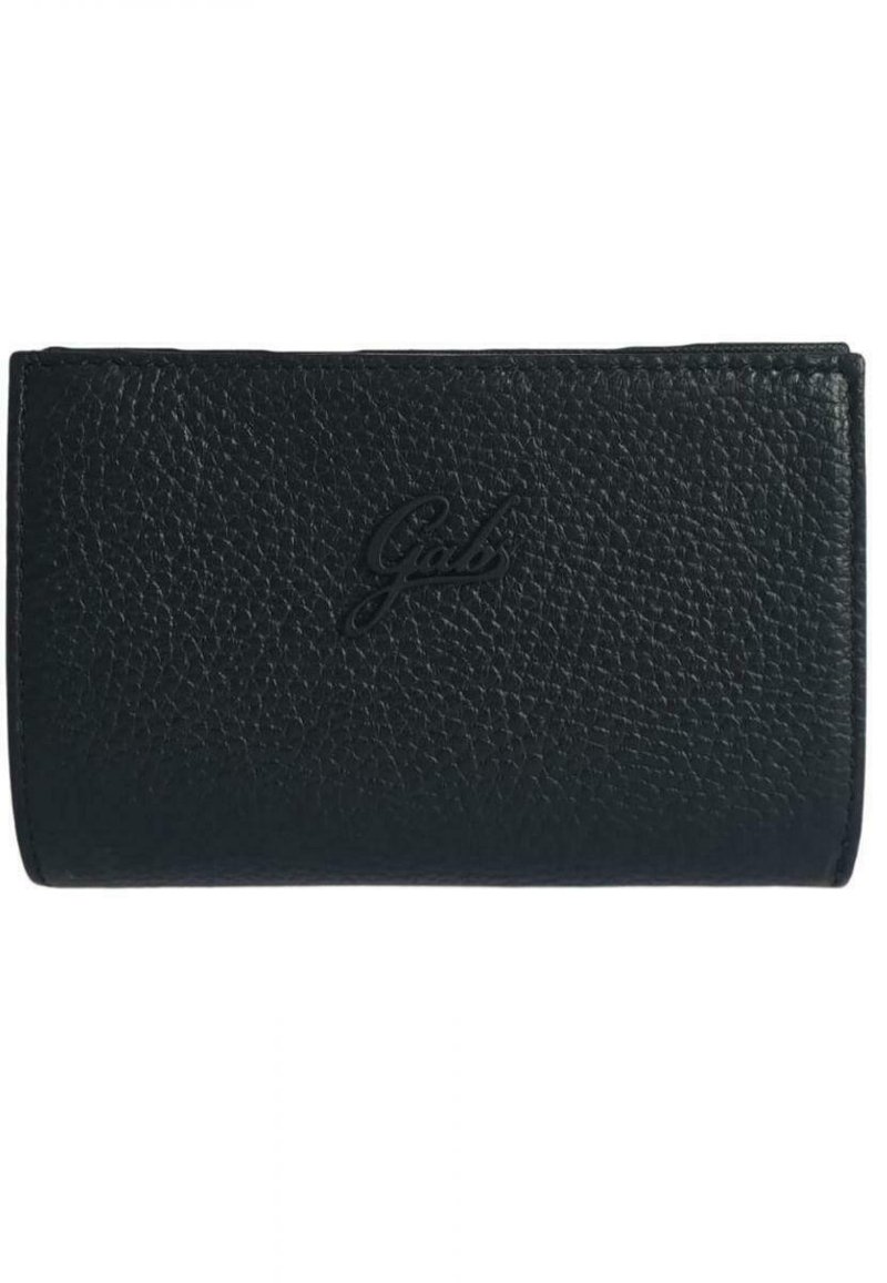 Portafoglio in pelle nera con superficie testurizzata, dotato di logo del marchio impresso sul davanti e design pieghevole.