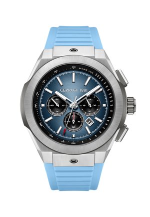 Zilveren chronograafhorloge met blauwe wijzerplaat, drie subdials, datumvenster op 4 uur en lichtblauwe siliconen band.