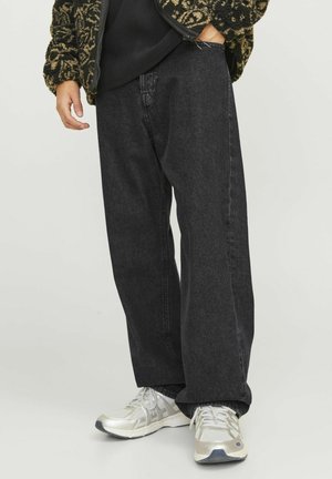 Zwarte denim wijde broek met een relaxte pasvorm. De stof heeft een licht gestructureerde uitstraling en beschikt over een ritssluiting en voorzakken.