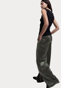 Marks & Spencer Broek - dark olive