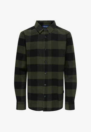 Cămașă cu carouri verzi și negre, cu mâneci lungi, cu deschidere cu nasturi, guler clasic și o textură moale. Prezintă nasturi închisi la culoare și o margine curbată.