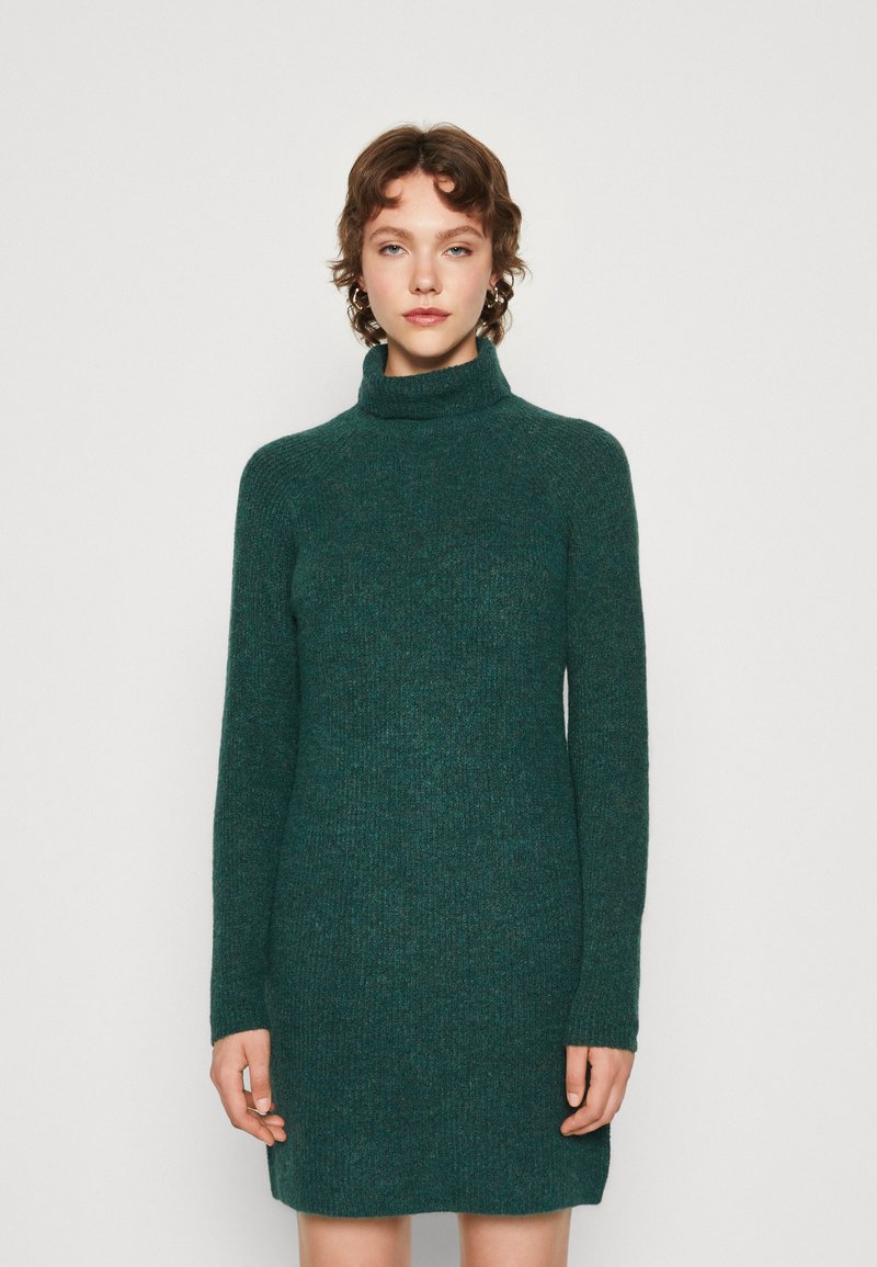 Pieces PCELLEN HIGH NECK - Stickad klänning - trekking green