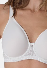 Weißer BH aus glattem Stoff, mit vorgeformten Körbchen und einem dekorativen, strukturierten Bündchen. Verfügt über verstellbare Träger und einen FRONTVERSCHLUSS.