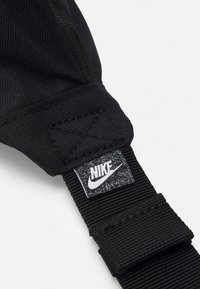 Nike Sportswear HERITAGE WAISTPACK UNISEX - Bolsa de cintura - black/mystic hibiscus