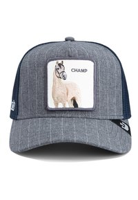 Gorra gris con un ajuste estructurado, que presenta un parche bordado de un caballo etiquetado como "CHAMP". Parte trasera de malla y textura de panel con rayas al pinstripe.
