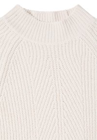 Pull en maille crème épaisse avec un col montant côtelé. Présente un motif diagonal texturé et un tissu doux. Convient pour une tenue décontractée.