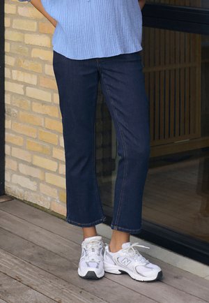 SINEM CROPPED - Jeans a zampa - dark unwashed blue