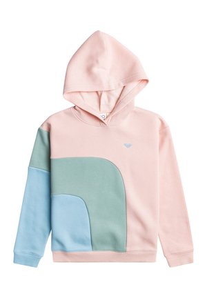 Sudadera con capucha en rosa pastel con bloques de color curvos en verde apagado y azul claro en la parte delantera y la manga izquierda.