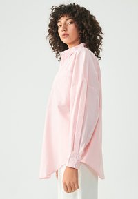 ST MRLO REQUISITE - Camicia - pink white