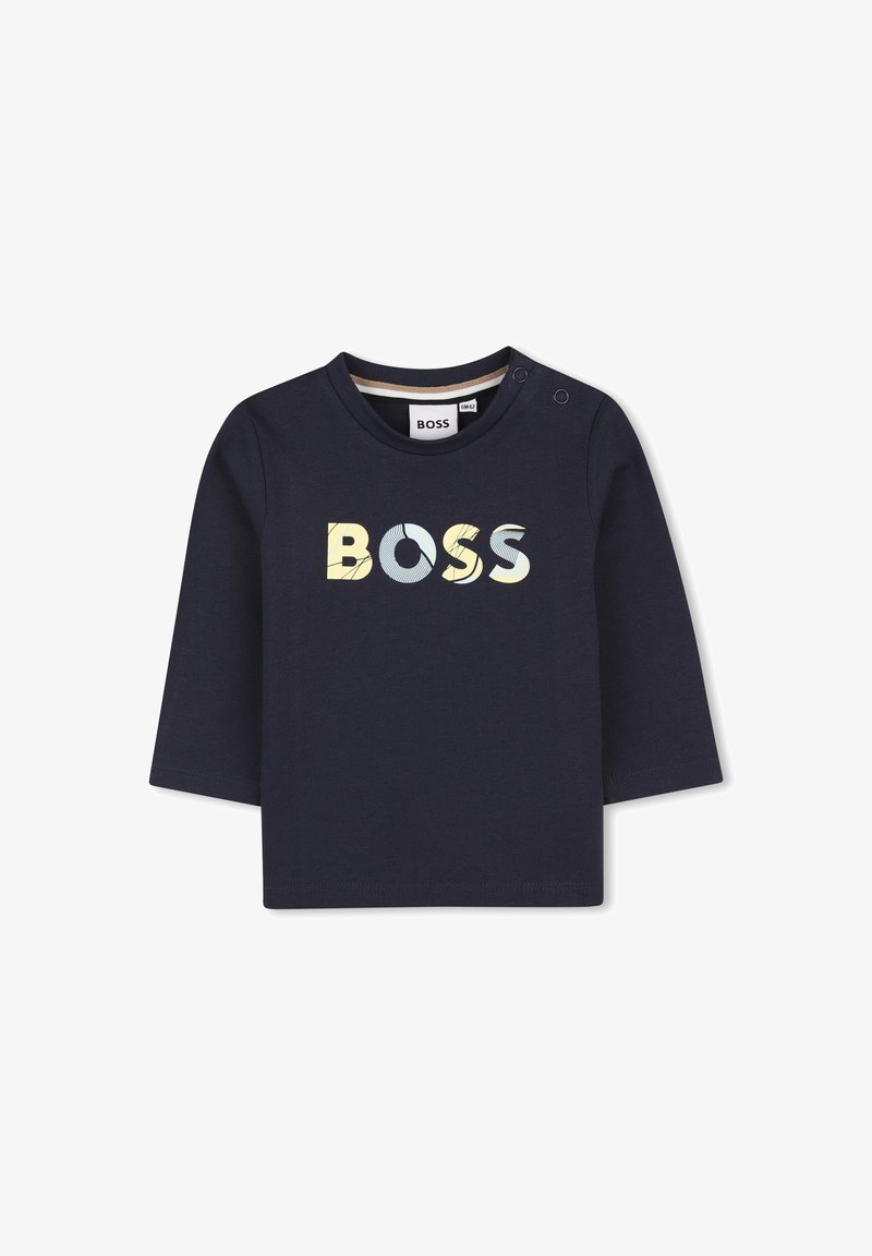 Navyblaues Langarm-Babyshirt mit "BOSS" in großen, mehrfarbigen Musterbuchstaben auf der Vorderseite und Druckknöpfen an der linken Schulter.