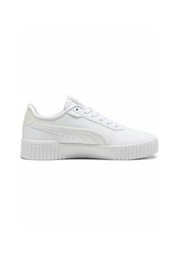 Sneaker bianca con tomaia in pelle liscia, suola in gomma spessa e dettagli logo sottili. Stringhe e dettagli perforati sui lati.