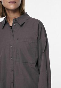 Salton Crop T-Shirt in Black| UK