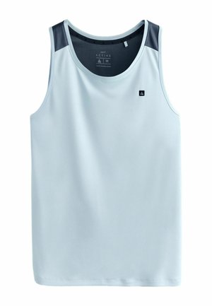 Lyseblå ærmeløs atletisk tanktop med mørkegrå meshpaneler på skuldrene og en lille sort logo på brystet.
