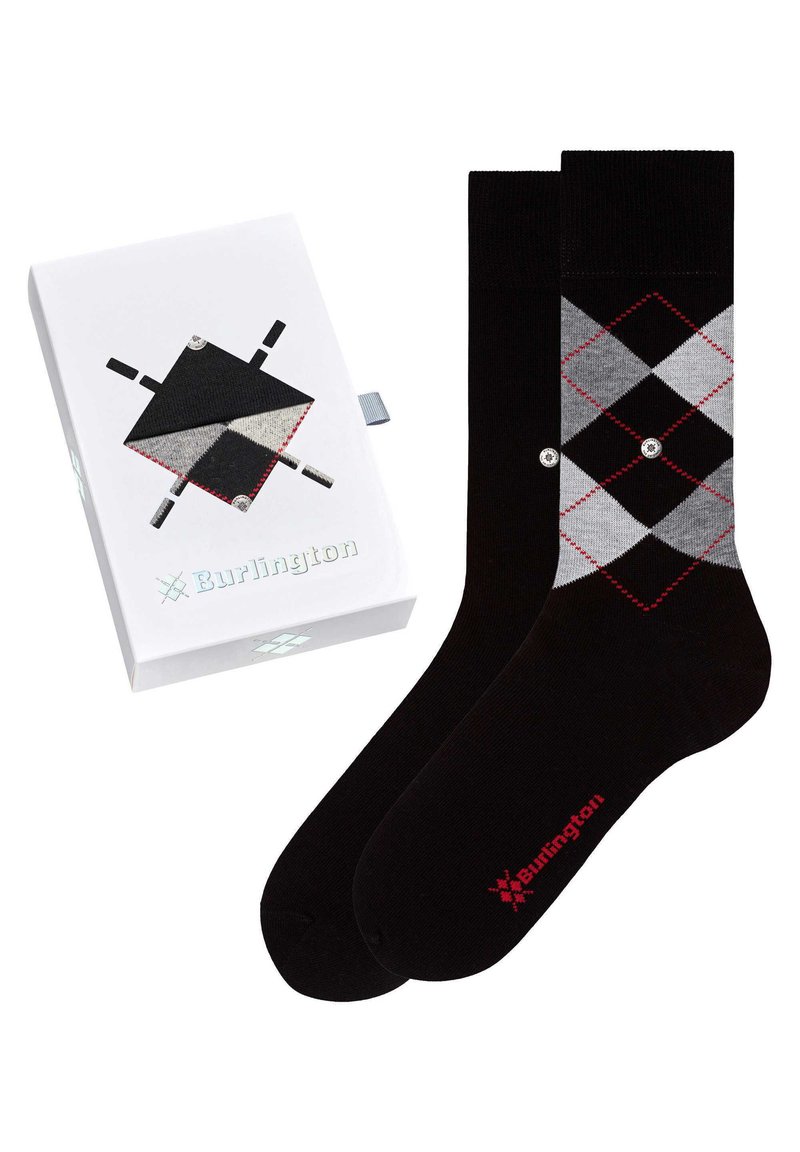 Zwarte sokken met een ruitpatroon in grijs en rood, verpakt in een witte doos met een geometrisch ontwerp en het Burlington-logo.