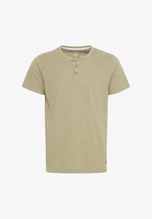 Khaki T-shirt z krótkim rękawem, wykonany z miękkiego materiału, z okrągłym dekoltem i trzema guzikami. Minimalistyczny wzór bez nadruków.
