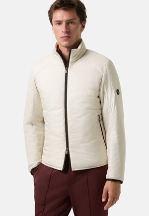 Leichte Nylonjacke mit hohem Kragen, Frontreißverschluss und Seitentaschen. Mit schwarzen Akzenten und tailliertem Design.