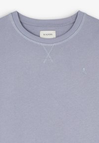 Lichtpaars sweater met een ronde hals, geribde manchetten en een klein schedel logo op de borst. Gemaakt van zacht materiaal met een gestructureerde afwerking.