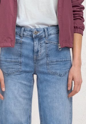Street One, MID-WAIST WIDE-LEG JEANS IN A LOOSE FIT - Jean droit - light blue random washed