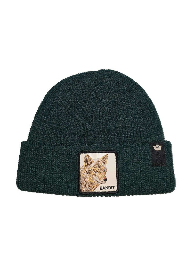 Groene gebreide beanie met een omslag. Bevat een rechthoekig label met een geborduurde vosontwerp en de tekst "BANDIT" eronder.