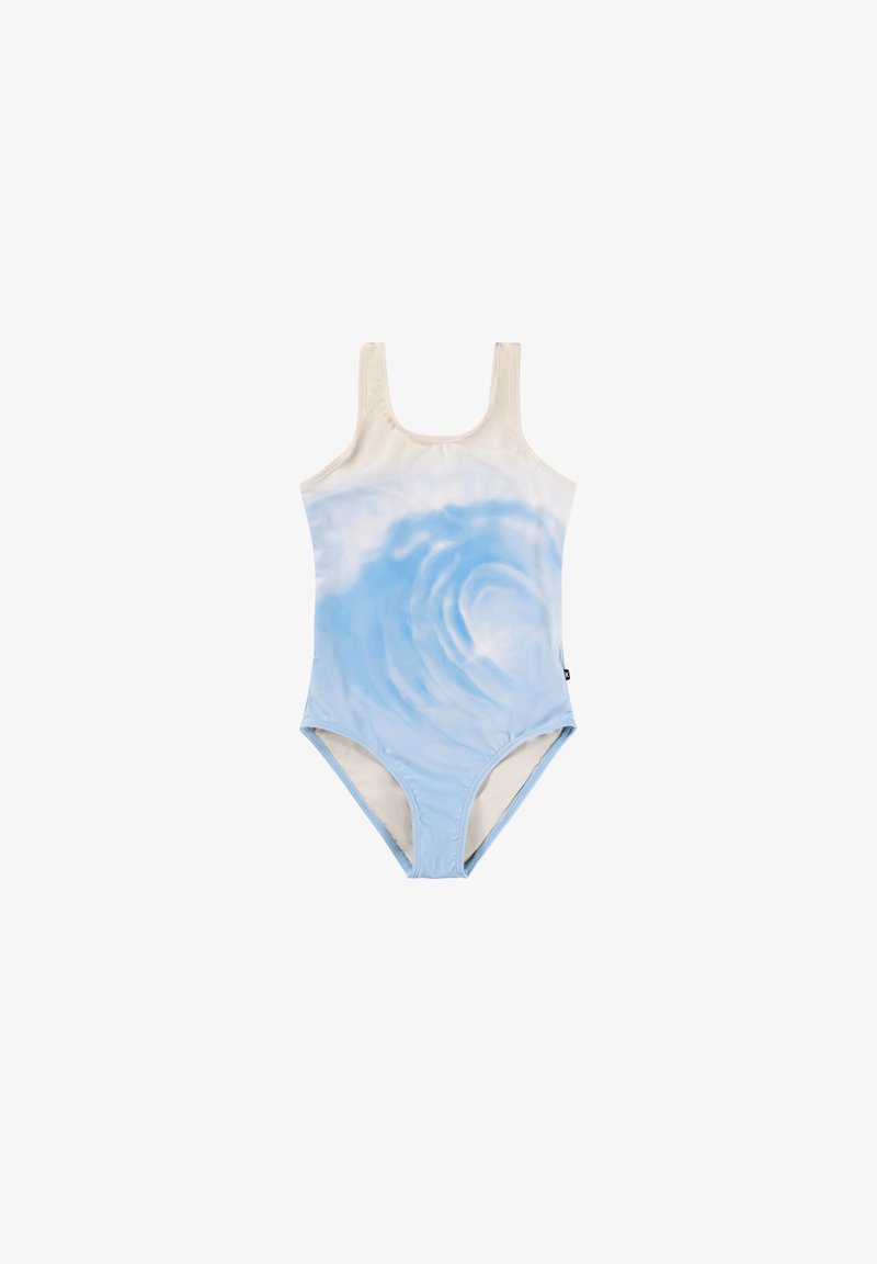 Maillot de bain une pièce au motif nuage bleu clair et blanc, en tissu lisse, avec décolleté carré et fines bretelles.