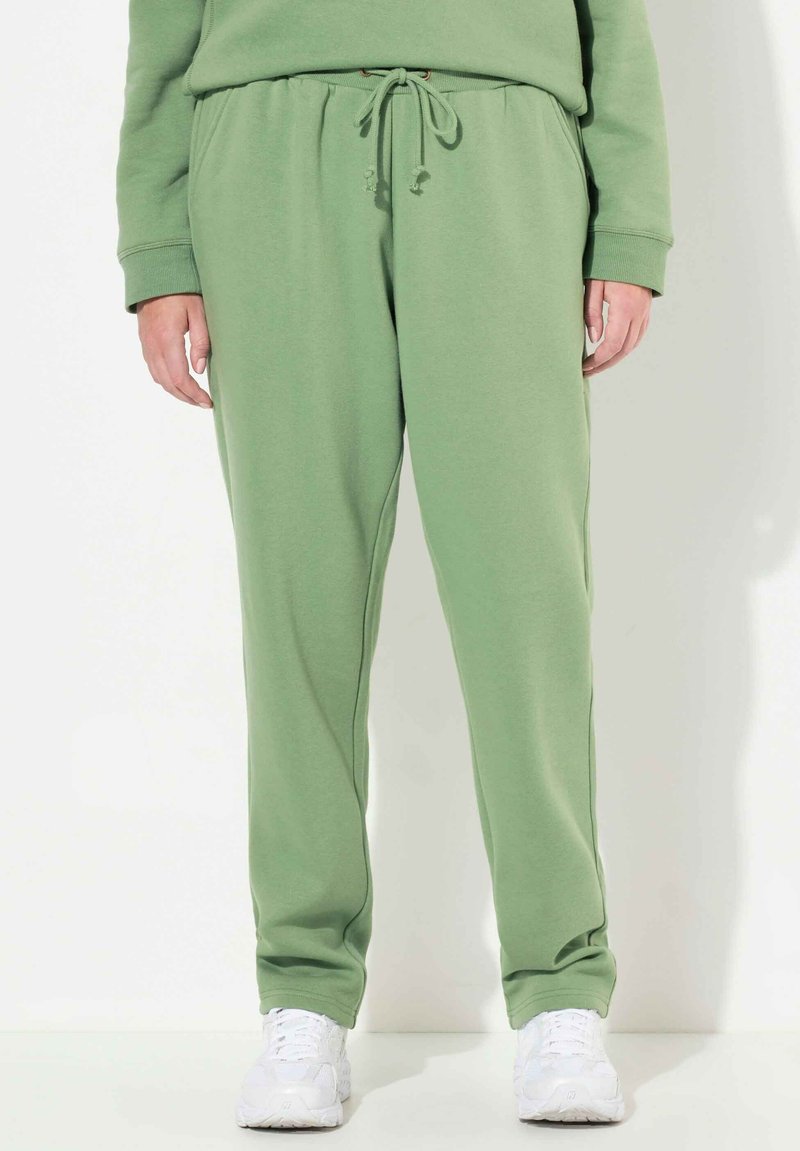 Ulla Popken KUSCHELWEICHE INNENSEITE ELASTIKBUND - Jogginghose - sage green
