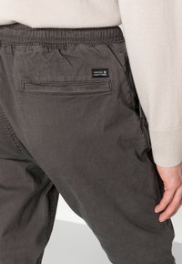 INDICODE JEANS Calças - raven