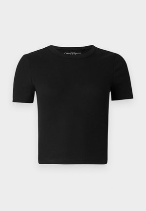 Μαύρο εφαρμοστό κοντομάνικο μπλουζάκι με ριμπ υφή και στρογγυλή λαιμόκοψη. Απλός σχεδιασμός, χωρίς ορατά λογότυπα ή διακοσμητικά στοιχεία.