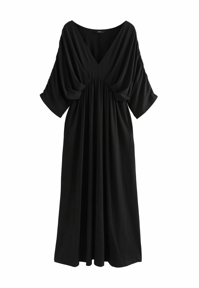Melnā maksi kleita ar V-veida kakla izgriezumu, platām piedurknēm, savilktu priekšpusi un plūstošu svārku. Izgatavota no mīksta materiāla ar gludu tekstūru.