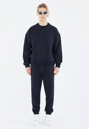 BASIC JOGGER SET - Tracksuit - dunkelblau