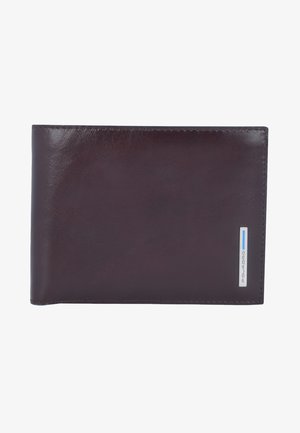 Bruine leren portemonnee met een gladde textuur, bi-fold ontwerp en een blauw accentlogo rechtsonder.