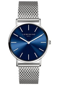 Silbernes Mesh-Armbanduhr mit einem runden blauen Zifferblatt, minimalistischen silbernen Stundenmarkierungen und einem polierten Metallgehäuse. Markenname: Liebeskind Berlin.