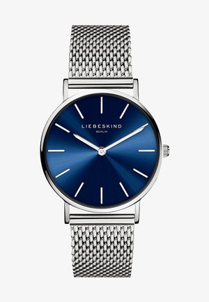 Sølv mesh remur ur med en rund blå urskive, minimalistiske sølv time markører og et poleret metalhus. Brandnavn: Liebeskind Berlin.