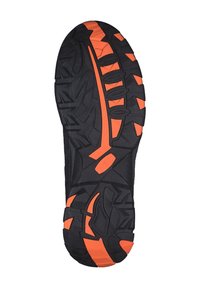 Schwarze Gummisohlen mit einem strukturierten Profilmuster, die orangefarbene Akzente entlang der Mitte und an den Seiten für besseren Halt aufweisen.