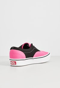 Vans UA COMFYCUSH ERA - Tossud - carmine rose/bl