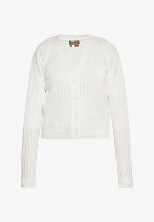 Valkoinen ribattu neuletakki, jossa on V-pääntie, pitkät hihat, kuusi nappia edessä ja lyhyt malli. Valmistettu pehmeästä, karheasta neulekankaasta.