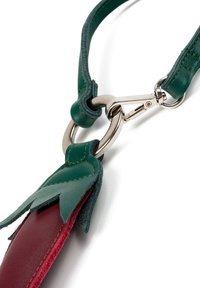 L37 Keyring - red