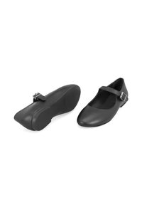 Schwarze Lederballerinas mit runder Fußspitze, verstellbarem Riemen und flacher Gummisohle. Glatte Oberflächenstruktur mit einem metallischen Schnallendetail.