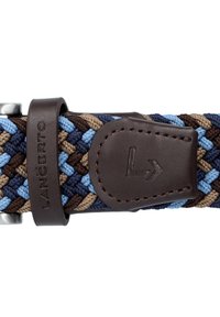 Spleciony pasek z materiału z niebieskimi, brązowymi i beżowymi wątkami, z brązową skórzaną pętlą i naszywką wytłoczoną napisem "LANCERTO". Zapięcie na metalowy klamrę.
