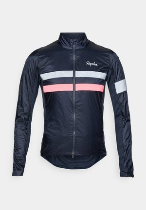 Marine fietsjack met een volledige rits, lichtgewicht materiaal, reflecterende grijze en roze strepen, en mesh accenten op de mouwen en de rug.