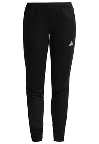 Zwarte sportbroek van gladde stof, met een taps toelopend ontwerp, elastische tailleband en wit Adidas-logo aan de linkerkant.