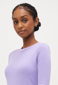 GAP Petite ESSENTIAL - Langarmshirt - warm violet