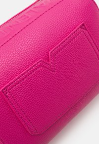 Valentino Bags PATTIE - Mala a tiracolo - fuxia