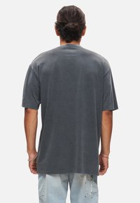 Re:Covered FLOYD PERIODIC DARK SIDE OF THE MOON - Printtipaita - washed black