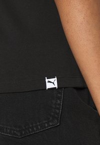 Puma DOWNTOWN SMALL LOGO TEE - T-shirt z nadrukiem