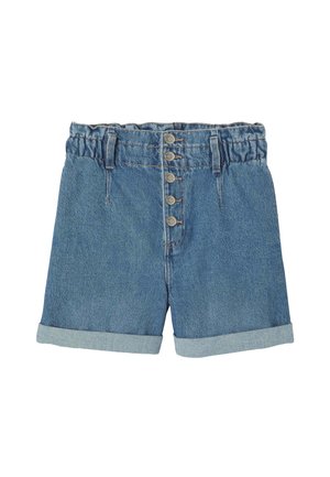 Shorts en denim bleu taille haute avec cinq boutons à l'avant, taille froncée avec passants de ceinture, et ourlets retroussés.