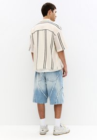 Thumbnail Image 3