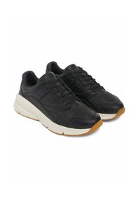 Under Armour FORGE 96 LUXE - Trainers - black