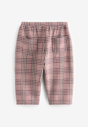 Shorts à carreaux roses avec une taille élastique, deux poches arrière et un tissu texturé présentant des variations de couleur subtiles.
