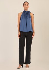 Apart - Top