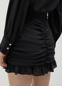 Calliope CON FRILL  - A-Linien-Rock - nero